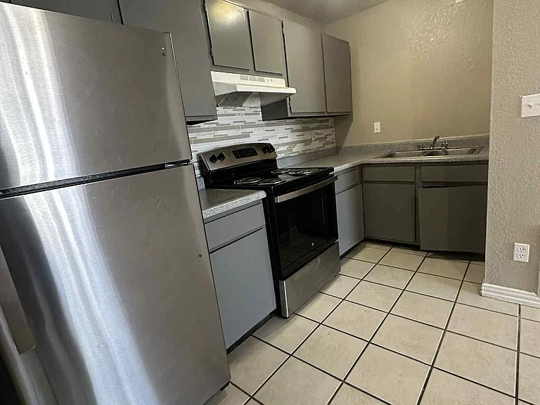 SAN MARCOS APARTMENTS — Photo 39