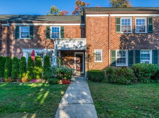 13 Robins Cres #13, New Rochelle, NY 10801