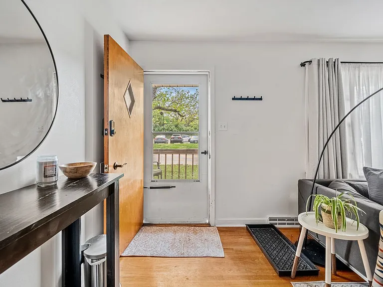 1416 University Dr — Photo 5
