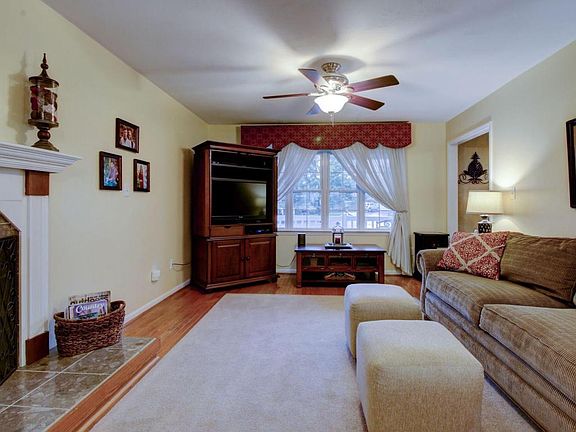 3rd image of 2032 Bridgeport Ln