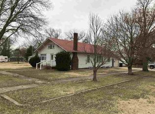 619 7th St, Beaver City, NE 68926