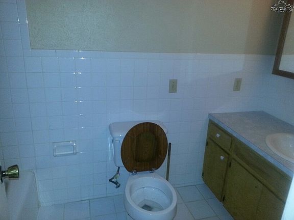 3rd image of 4400 Prince Edward Dr