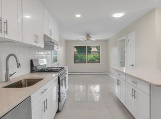 8 Fern Dr, Commack, NY 11725