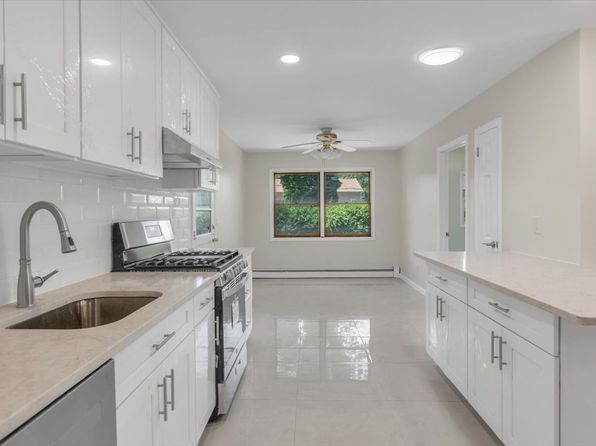 8 Fern Dr