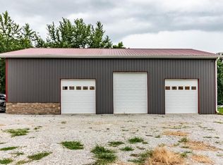 407 N County Line Rd, Windsor, MO 65360