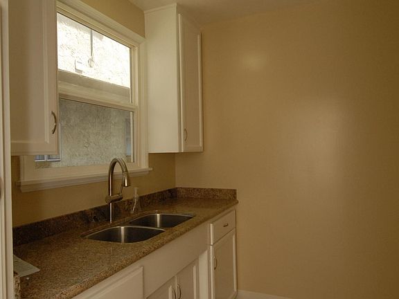 3rd image of 31 Roswell Ave