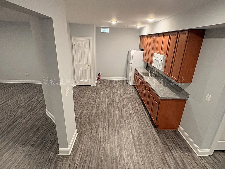10802 Cedar Creek Dr — Photo 25