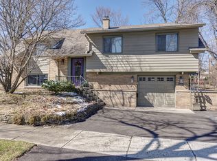 1060 Laurel Ln, Naperville, IL 60540