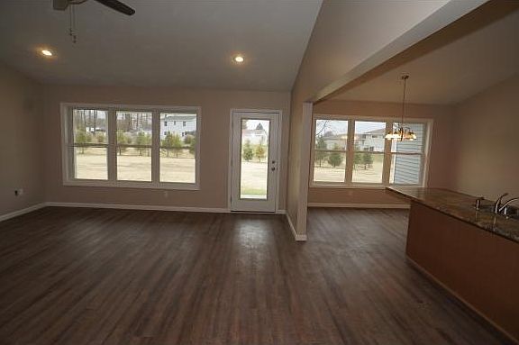 4th image of 347 Abby Ln