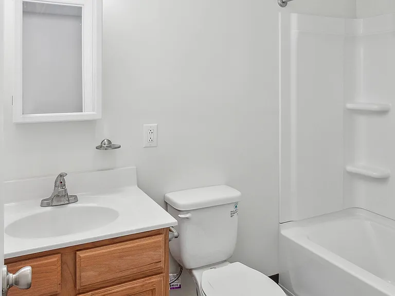 400 Tremont Park Cir — Photo 18