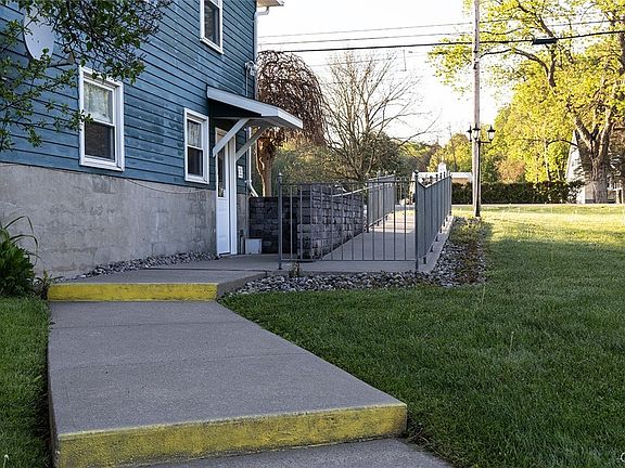 5th image of 129 Utica Rd
