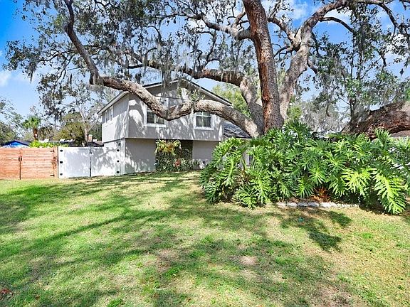 3rd image of 3621 Woodhill Dr