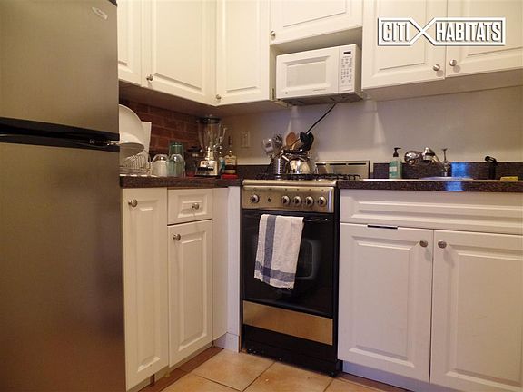 4th image of 31 W 74th St APT 4B