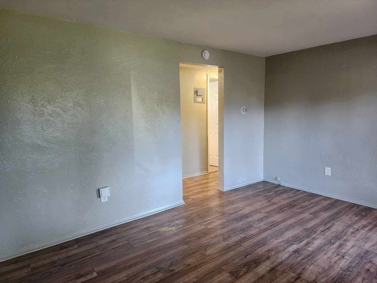 2 bed, 850 sqft, $1,595 — Photo 3