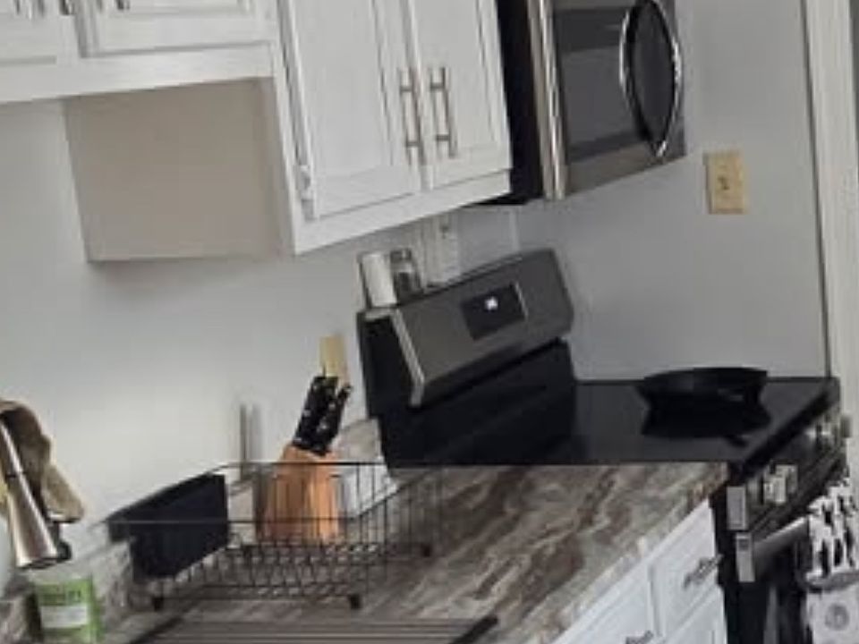 1st image of 208 Park St #4