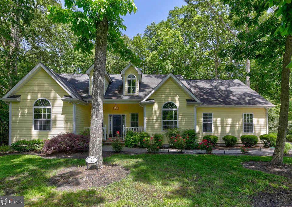 1st image of 122 Madison Dr