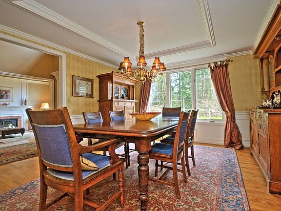 Stunning dining room is centrally located and ready for your easy entertainment! Coffered ceiling, chair rail, custom opening windows and large enough for today's furniture. An entertainers delight! 