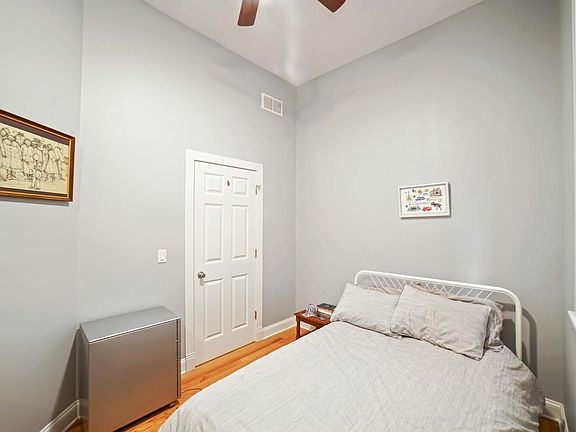 3rd image of 727 S Claremont Ave #1