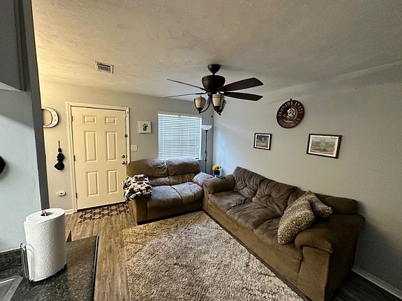 5th image of 820 W Carolina St APT 4
