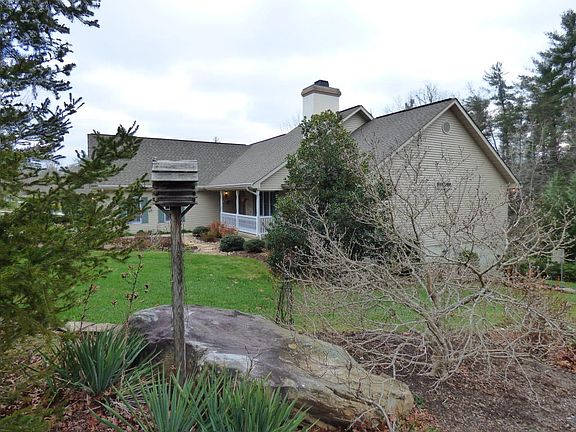 2nd image of 10 Castlebridge Ln