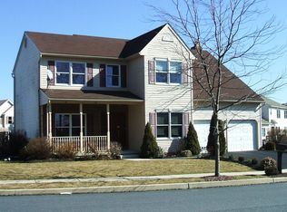 45 Country Side Ct, Easton, PA 18045