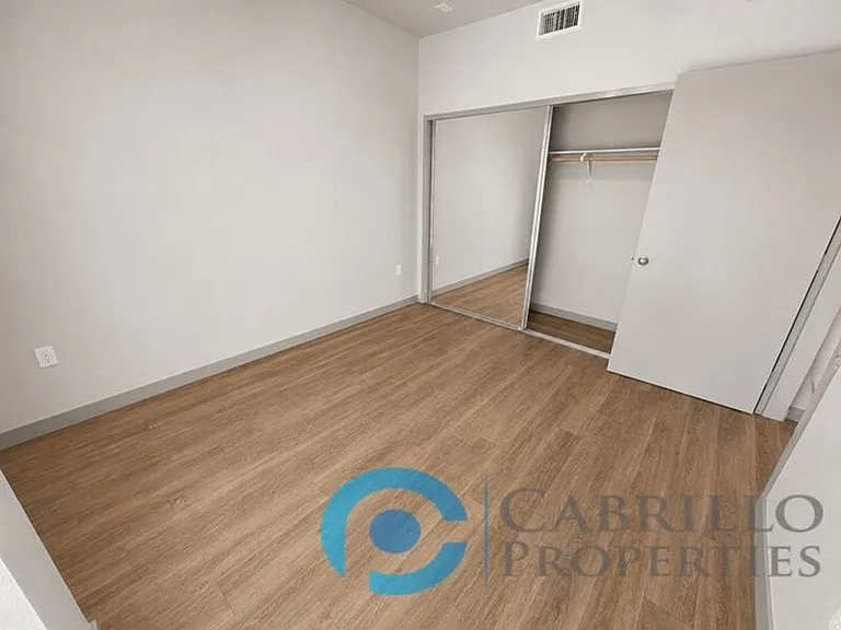 3093 Broadway #302 — Photo 6