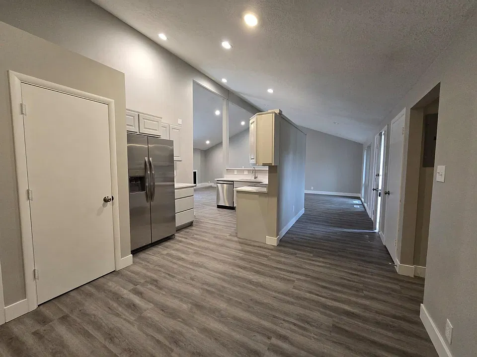 1072 East Bedford Drive - 1 — Photo 4