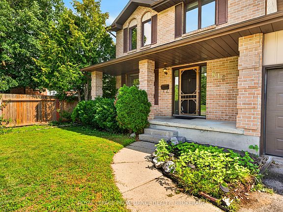 2nd image of 812 Lancaster Dr