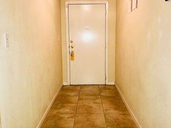 4th image of 100 Towne West Dr