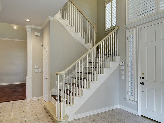 4th image of 803 Twin Creeks Dr