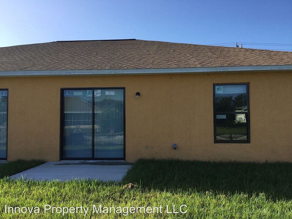 2nd image of 1301/1303 NE 8th Pl