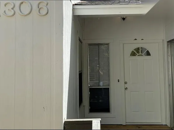 1300 Holik Dr, College Station, TX 77840