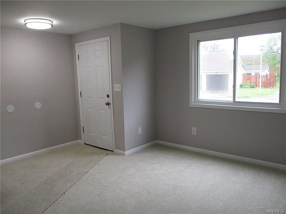 3rd image of 4 Pebble Creek Dr