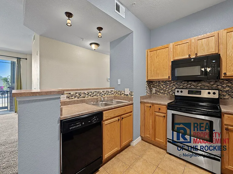 2133 Krisron Rd #C-207 — Photo 5