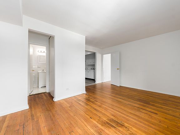 4th image of 14227 Barclay Ave APT 304
