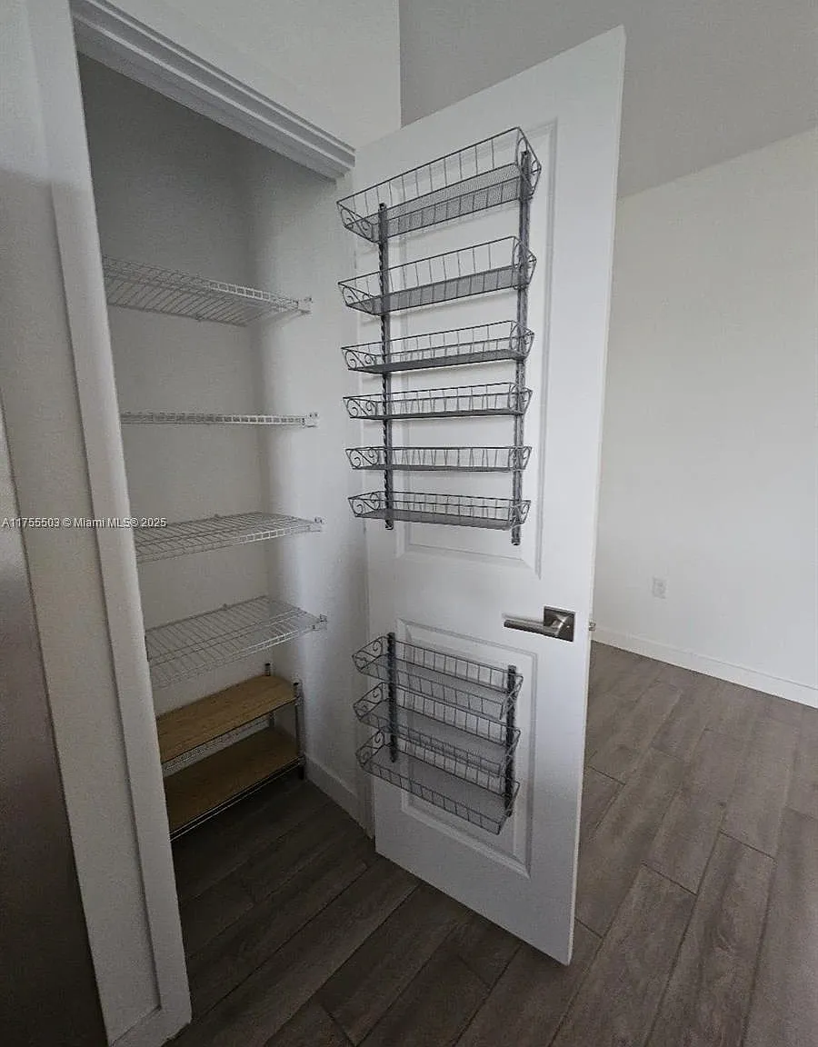4 bed, 3.0 bath, 1374 sqft, $2,850 — Photo 4