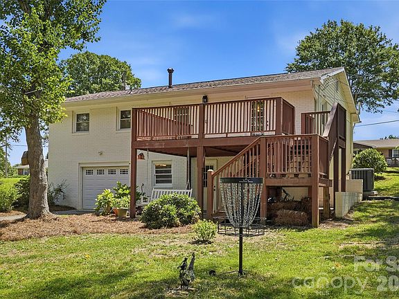 4th image of 520 Eastway Ave #37
