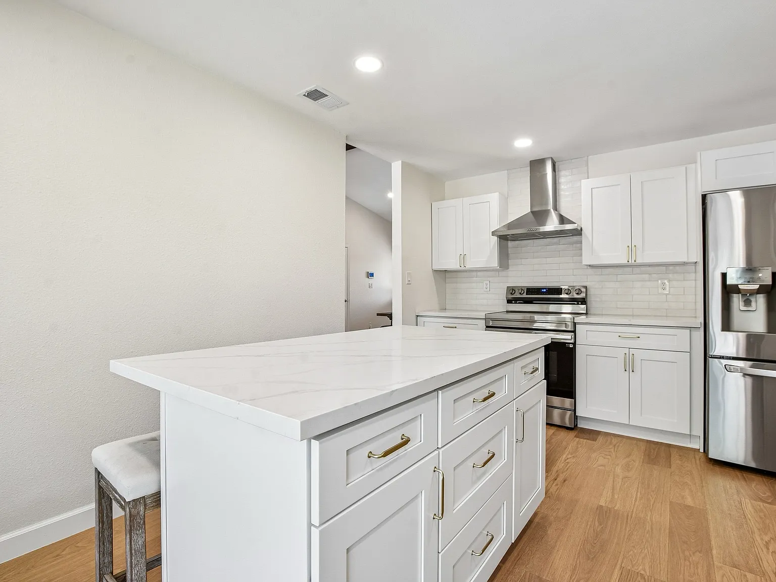3 bed, 1464 sqft, $3,200 — Photo 4