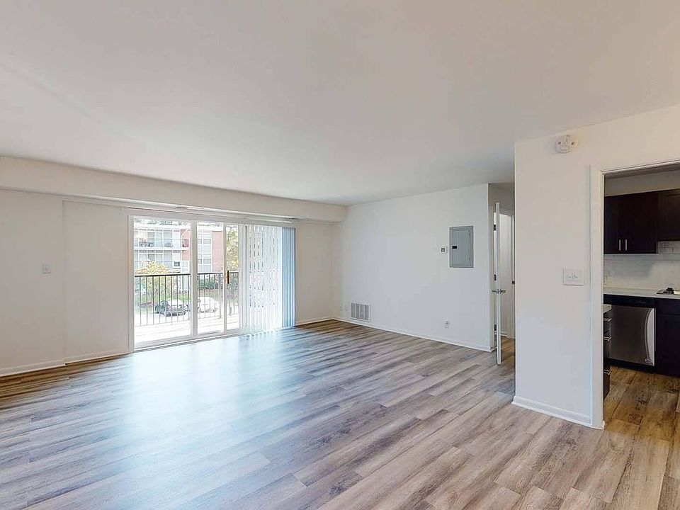 1st image of 301 Engamore Ln APT 104