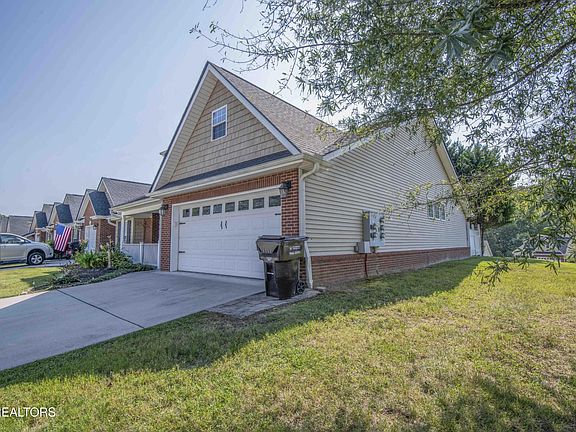 3rd image of 1440 Hazelgreen Way