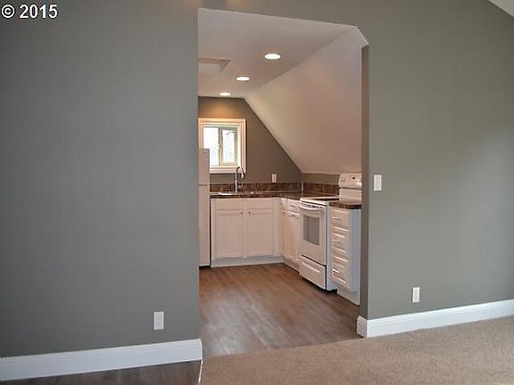 5th image of 20220 NE Karlsen Dr