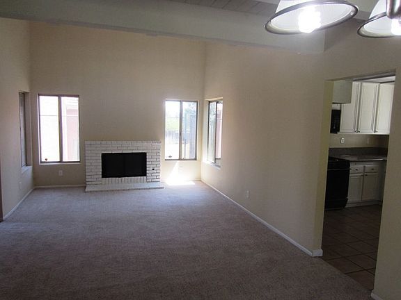 Family Room w/Fireplace