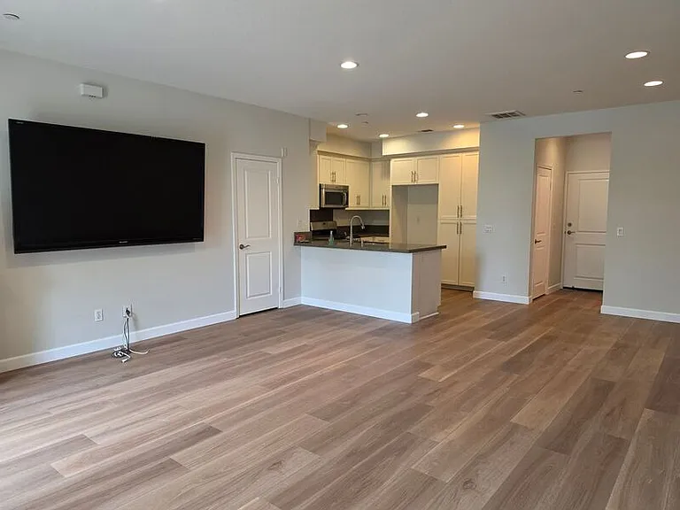 15236 Davenport St — Photo 11