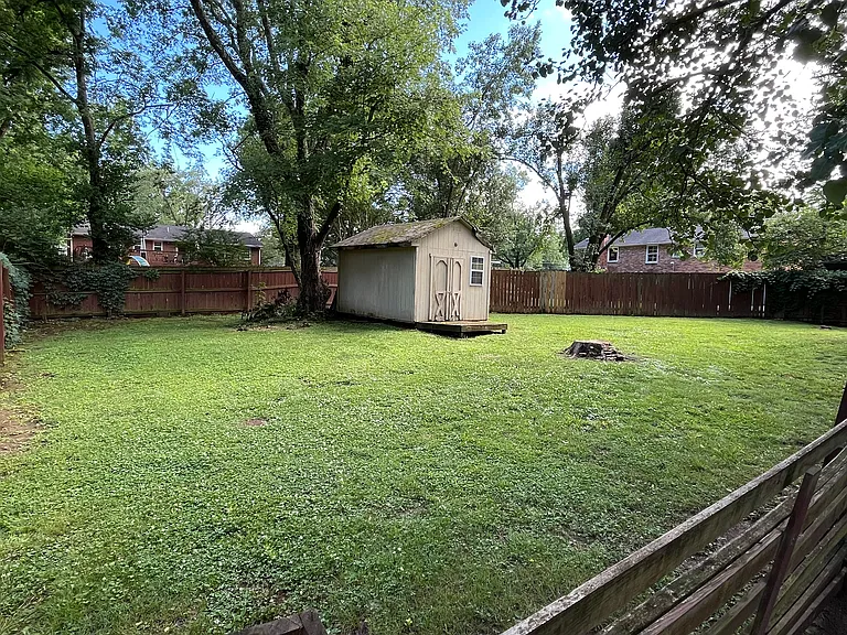 329 Lynn Dr — Photo 15