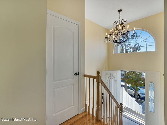 3rd image of 68 Craig Ave