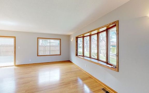 4th image of 414 Becking Ave
