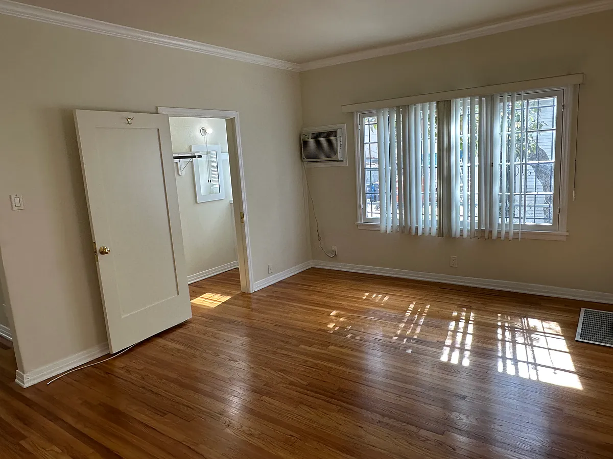 Building Photo - 362 W Palmer Ave #4