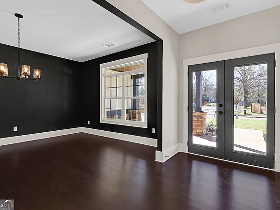 5th image of 1080 Eastview Rd NE