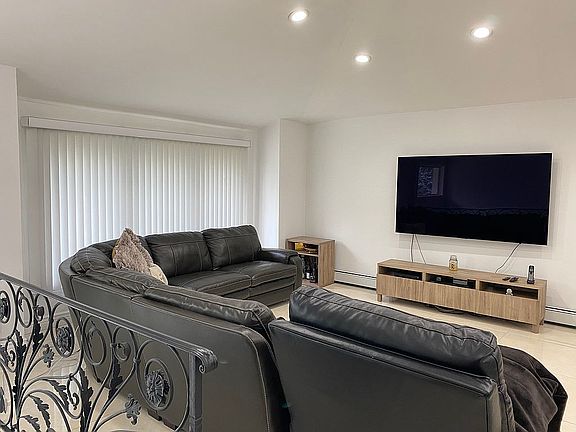5th image of 557 Leheigh Ln
