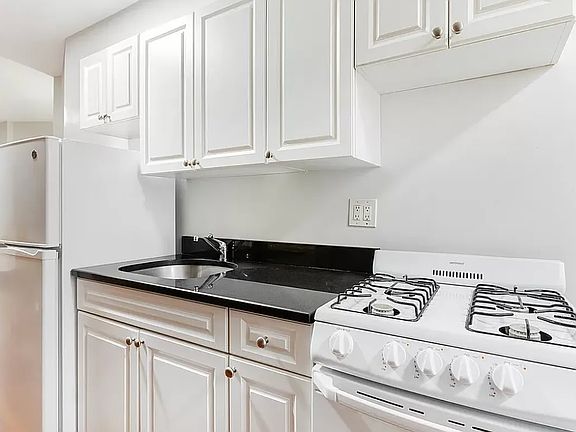 5th image of 326 E 94th St APT 2E